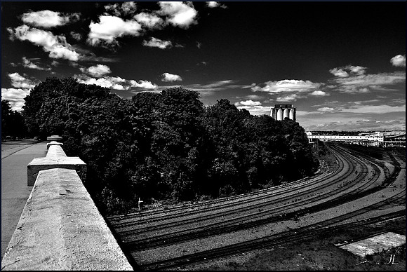 Train Tracks bw w sig DSC_0980