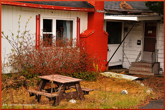 The Motel That Faded Away w border DSC_0461