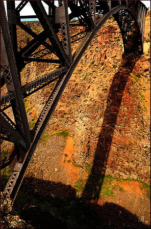 The Curve and the Shadow w sig DSC_0872