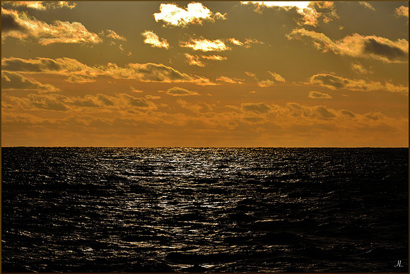 the outlook w sig DSC_4268