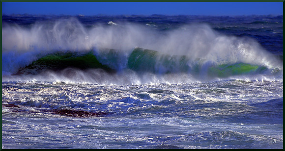 Wind-Maddened Breaker for web DSC_8468