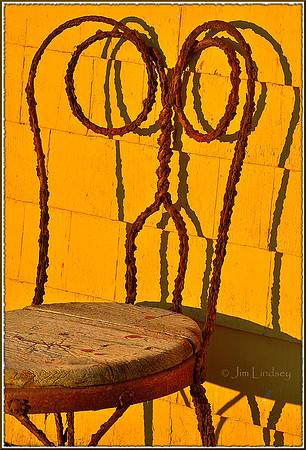 Chair w border DSC_0928