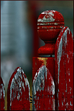 Fence Post Finial That Once Was All Red for web DSC_8795