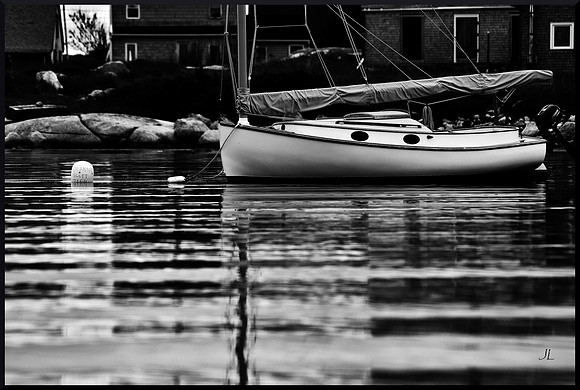 Catboat with Houses Behind DSC_9336