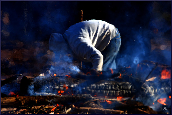 Feeding the Fire for web DSC_2859_01