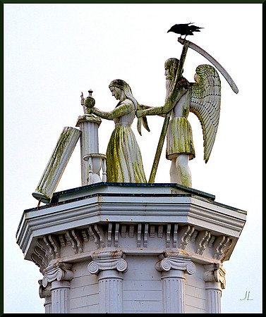 Rooftop Statuary Mendocino DSC_2994