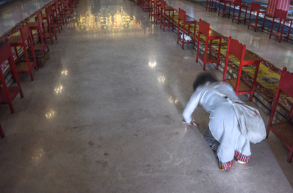 Woman Prostrating DSC_3615